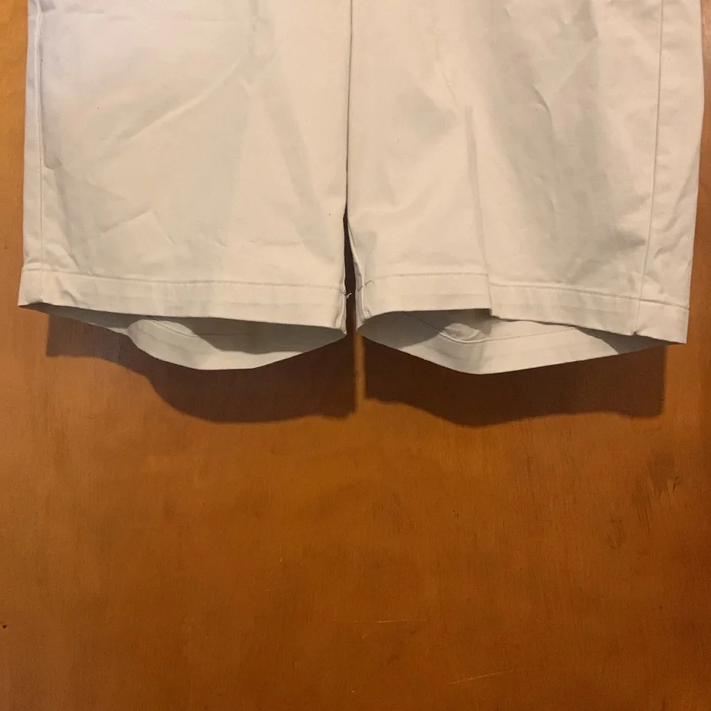 Dockers Size 10P Ideal Fit Khaki Shorts - Picture 4 of 7